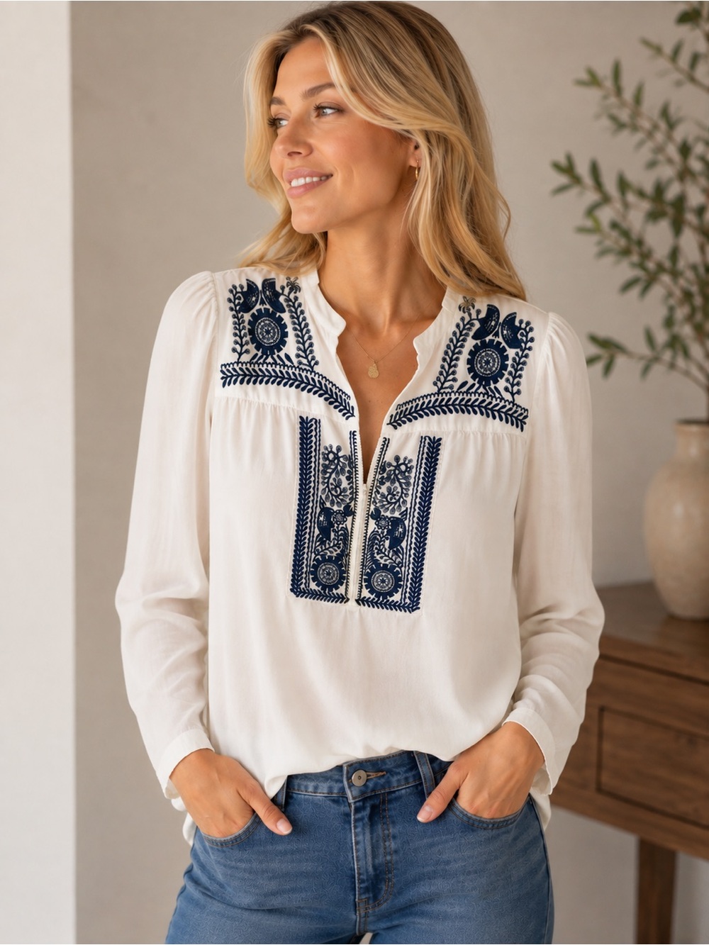 Saint Tropez West White & Navy Embroidered Boho Blouse Size Large